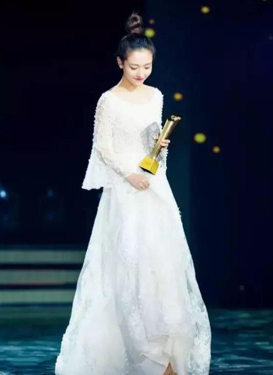 她是武大最美?；?跑龍套多年,終憑反面角色走紅