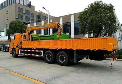 德贏天下，品質成就未來——陜汽德龍后八輪與10噸徐工隨車吊的強強聯合