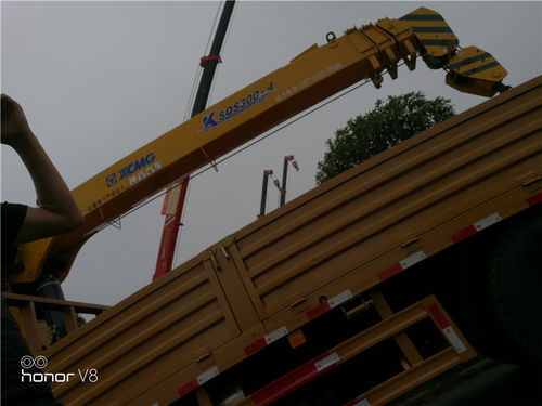 隨車吊德龍前四后八隨車吊 高效起重與貨物運輸的完美融合